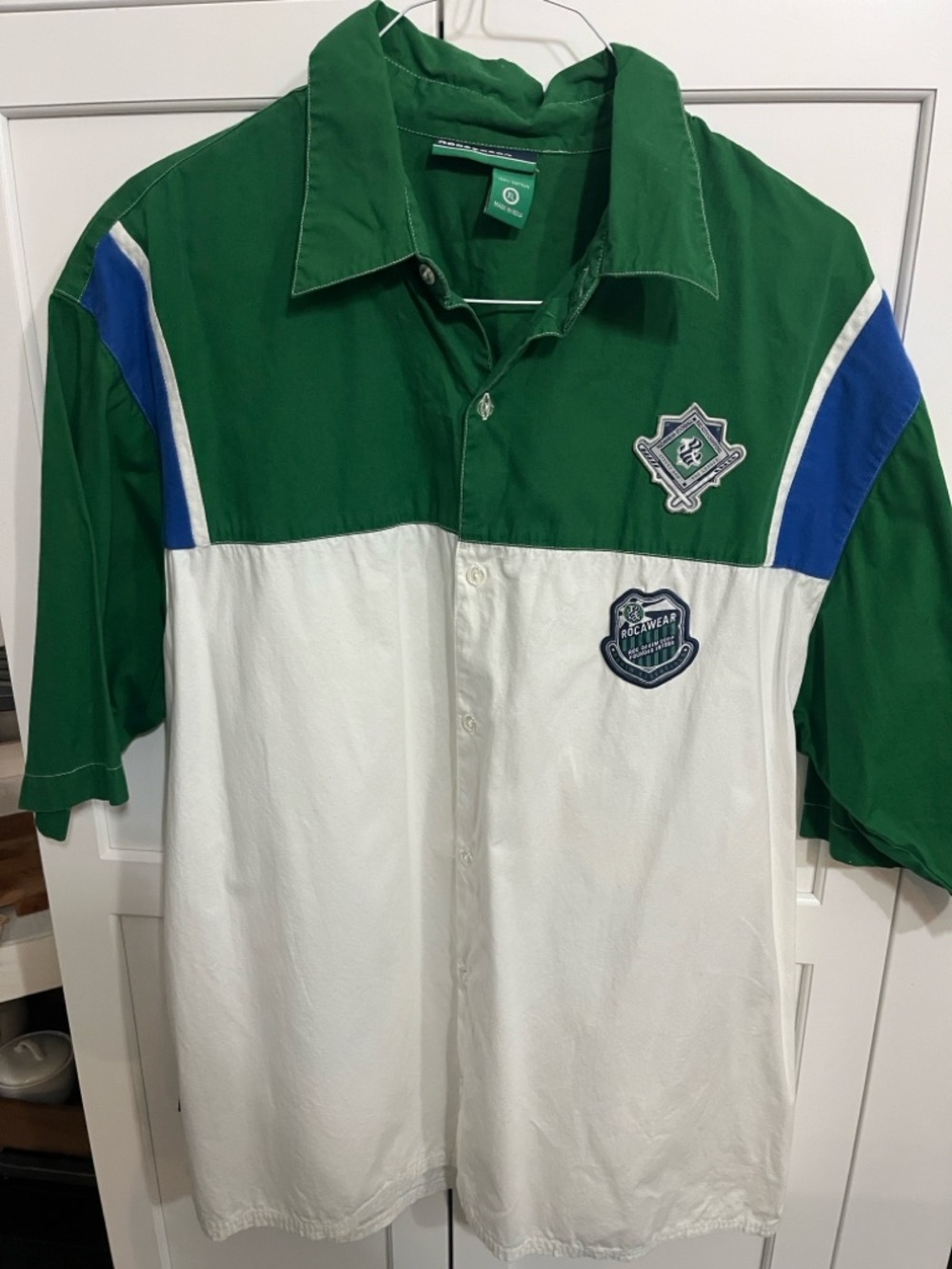Men’s Rocawear Vintage XL
Green,White & Blue Short-Sleeve Buttons/ Collar